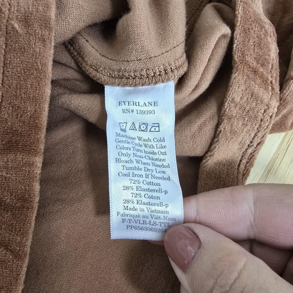 Everlane Shirt Womens Large Brown‎ Crushed Velour Mock Neck Long Sleeve Stretch - Picture 4 of 10
